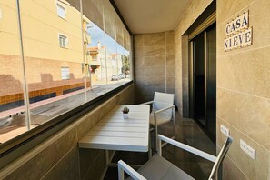 Outdoor dining - Casa Nieve by Rental Hero (Alcazares, Los)