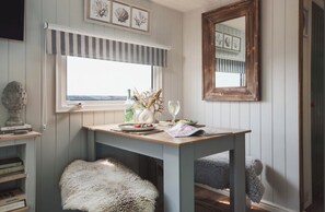 Dining - Cabin with Seaview in the beautiful Lyme Regis (Lyme Regis)