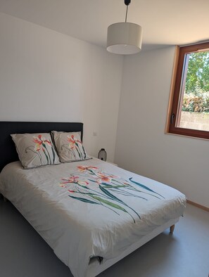 Room - Vrbo Property (Concarneau)