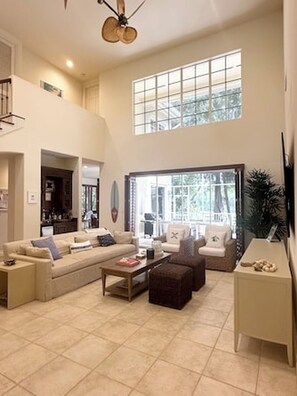 Living area - Ocean Reef Club House for Rent (Key Largo)