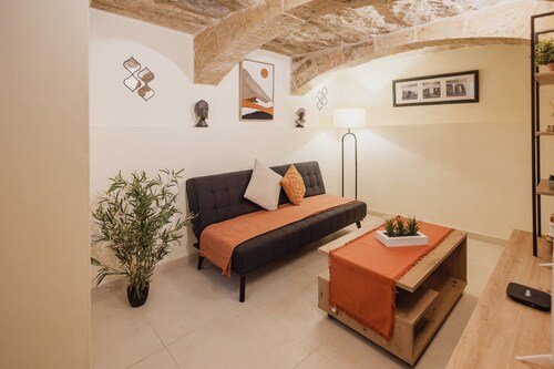 Stylish 1BR Townhouse Near Valletta