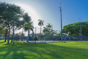 Sports court - #11 – Welcoming and Cozy Suite with AC in vibrant Miami (Miami)