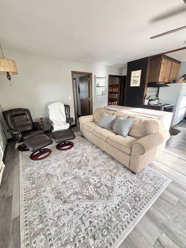Your own slice of Lake Life awaits!
