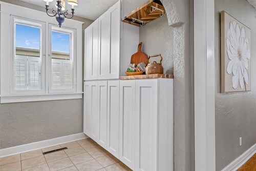 Heritage Home on Miller - Historic Charm & Modern Comfort 3BR