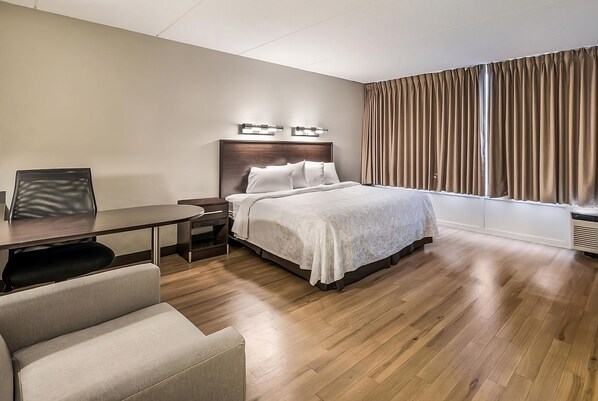 Unwind in a spacious room with cozy king comfort. - 3 Superior King Units | Free Parking | Pets Are Allowed (Woburn)