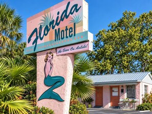 A motel sign with a mermaid illustration and the text 'Florida Motel As Seen On Atlets!' - Retro Florida Motel | St. Augustine on San Marco (St. Augustine)