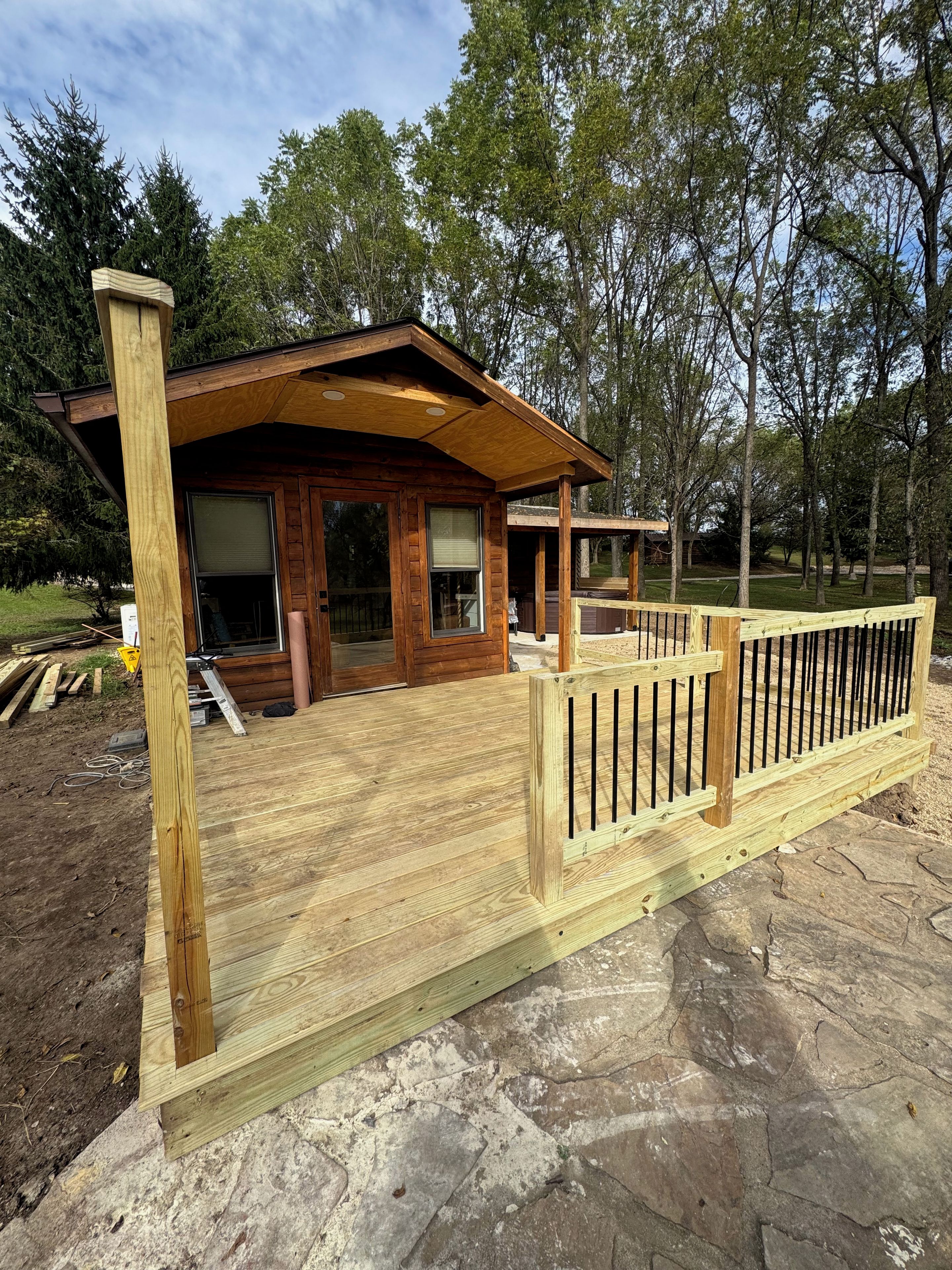 Cozy cabin with spacious new deck in a peaceful wooded setting