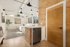 Interior - Luxe Austin Haven |H-Tub | Ping Pong | w/Bungalow (Austin)