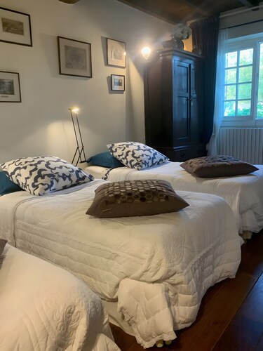Guest Room 'Chambre d'hôtes au Paradis' with Pyrenees View, Lake, Private Pool and Wi-Fi