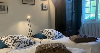 Guest Room 'Chambre d'hôtes au Paradis' with Pyrenees View, Lake, Private Pool and Wi-Fi