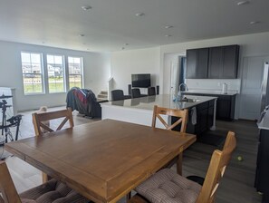 Dining - Spacious 4-bedroom house in tranquil neighborhood near airport (Aurora)