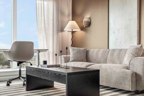 Living area - The Monaco - Luxe 1BR Condo DT w/ Rooftop Pool (Orlando)