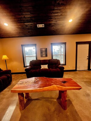 Living area - Lanan Lunker Lodge, cozy 3b/2b with boat launch. (Many)