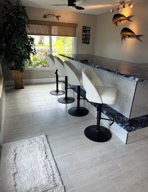 Dining - Waterfront Palm Harbor Home w Pool, Spa, Gulf access near Innisbrook Golf Resort (Palm Harbor)
