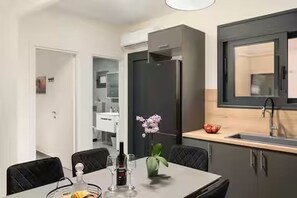 Dining - LUV III | Unique Villas of Akrotiri (Kathiana)