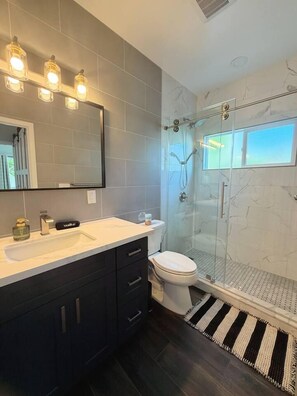 Bathroom - Modern Coastal Hideaway 2bed/2ba (Solana Beach)