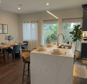 Dining - Modern Coastal Hideaway 2bed/2ba (Solana Beach)