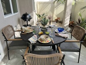 Outdoor dining - Modern Coastal Hideaway 2bed/2ba (Solana Beach)