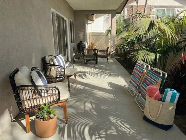 Outdoor dining - Modern Coastal Hideaway 2bed/2ba (Solana Beach)