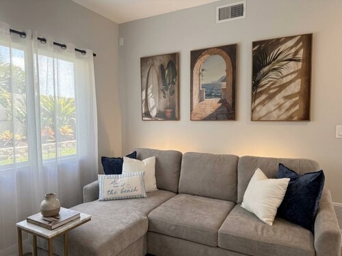 Modern Coastal Hideaway 2bed/2ba