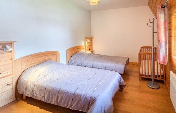 Room - Loudenvielle • Vacation Rental, 3*, 12 guests, Grands Espaces • 220m² • La Bergerie • (Adervielle-Pouchergues)