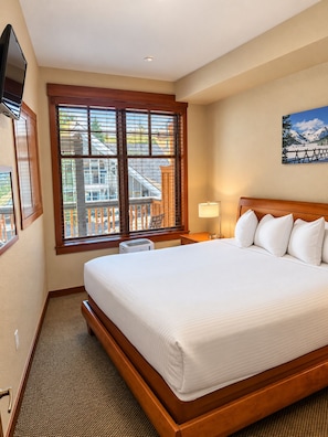 Room - Ski-in/Ski-out, Mtn View, 1 bdrm
Condo steps from Lifts, Funitel and Gondola (Olympic Valley)