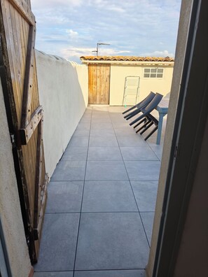 Terrace/patio - Spacious apartment in a quiet neighborhood in Tavel (Tavel)