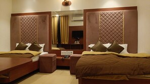Room - Hotel Dwarka Bhavan (Shirdi)