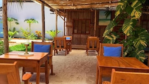 Khu ẩm thực ngoài trời