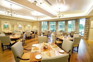 Dining - 726 Schooner Court at The Sea Pines Resort (Hilton Head Island)