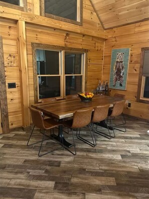 Dining - Bear's Den (Caldwell)