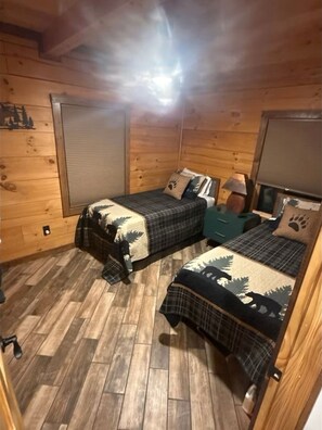Room - Bear's Den (Caldwell)
