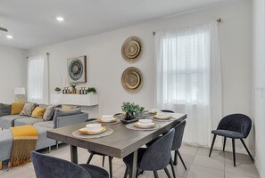 Dining - Modern 6BR Villa Private Pool & Resort Fun (Davenport)