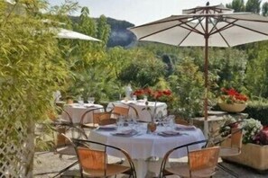 Tempat makan outdoor