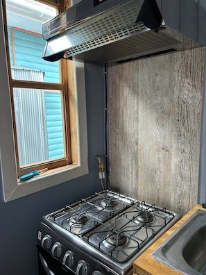 Private kitchen - Comfortable, centrally located cabin in Puerto Natales (Puerto Natales)
