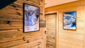 A wooden interior with two framed posters of Jackson Hole, Wyoming. - Papa Shelter, vue époustouflante et Bain Nordique (Bolquère)
