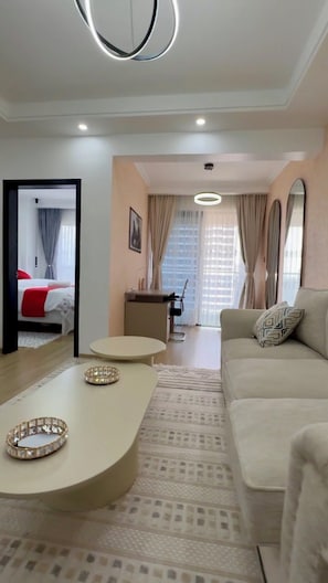 Room - Ivory Haven , Luxury 1BR in Westlands with Pool + Gym and restaurants (Nairobi)