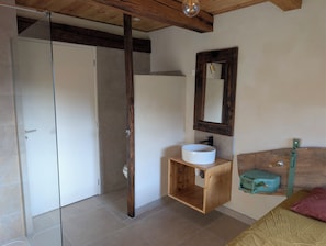 Bathroom - Vrbo Property (Ponteils-et-Brésis)