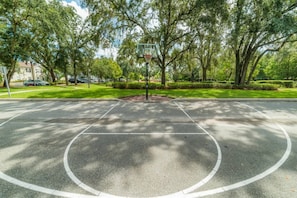 Property grounds - 3BR Townhome Near Disney Resort Pool Access (Kissimmee)