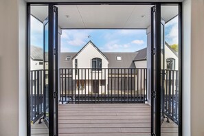Interior - Town House Hagley Park - Christchurch Holiday Home (Christchurch)
