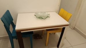 A small dining table with a white top and a glass bowl on it. - Betel | Cozy apartment in Copacabana (Rio de Janeiro)