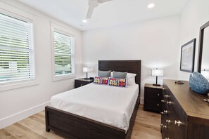 A bedroom with a bed, bedside tables, a dresser, and a ceiling fan. - 🛺 Sun of a Beach - 5BR + Golf Cart + Bikes + Rooftop Hangout (Santa Rosa Beach)