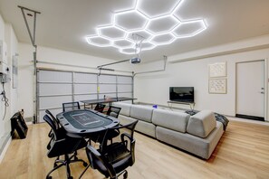 Games room - The Ultimate Coachella Villa. 6BR, Sleeps 27, Game Room, 1 Mile to Polo Club (Indio)