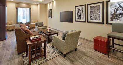 Accessible 1-Bedroom Suite | Daily Hot Breakfast Included!