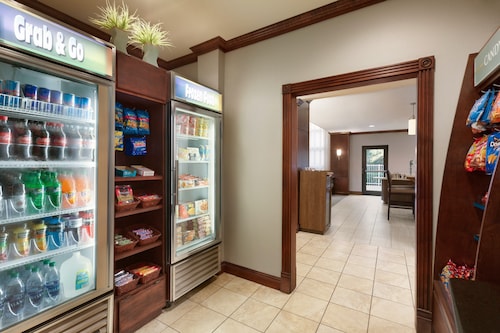 Air-Conditioned Suite Near Tampa International Airport | Free Breakfast!