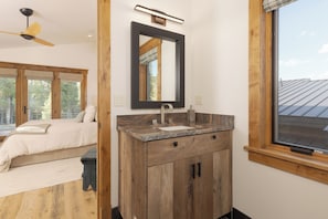 Room - Private Luxury Mountain Retreat 3 bdrm w hot tub—near Big Sky & Yellowstone (Big Sky)