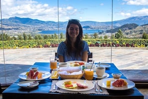 Outdoor dining - Medina del Lago (San Pablo del Lago)