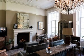 Living area - The Regency (Belfast)