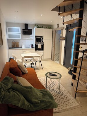 Living area - Vrbo Property (Houilles)