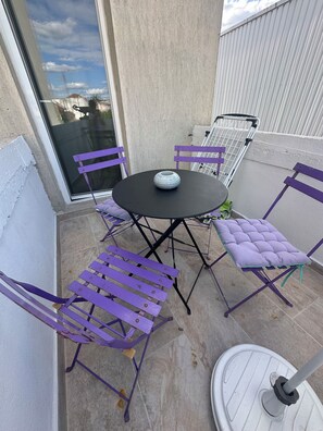Outdoor dining - Vrbo Property (Houilles)